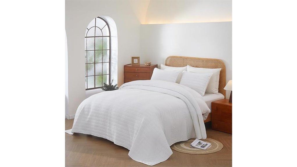 queen size reversible quilt set with shams